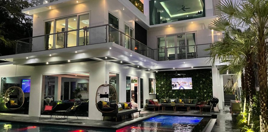 House on Jomtien Beach, Pattaya, Thailand 8 bedrooms № 45529