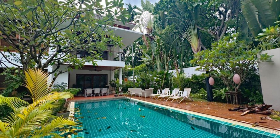House in Bangkok, Thailand 4 bedrooms № 46195