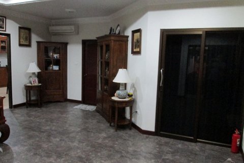 House in Pattaya, Thailand 4 bedrooms № 45517 - photo 22