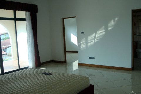 House in Pattaya, Thailand 5 bedrooms № 45493 - photo 19