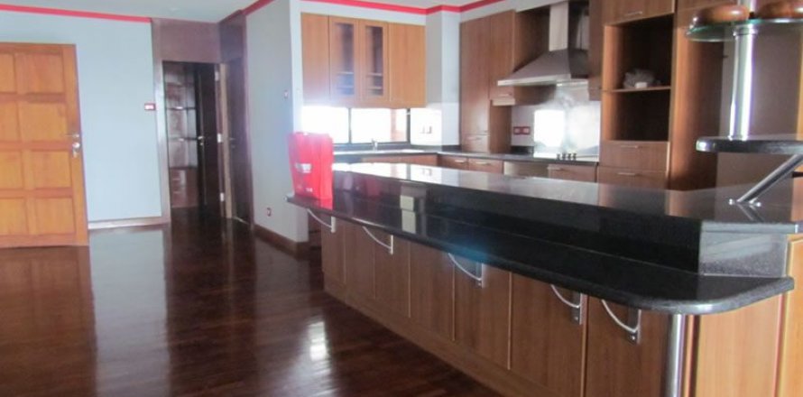 Condo in Pattaya, Thailand, 4 bedrooms  № 45245