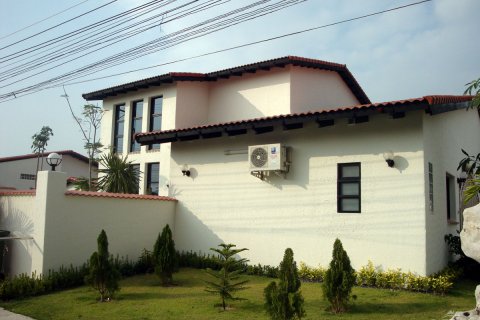 House in Pattaya, Thailand 5 bedrooms № 45493 - photo 1