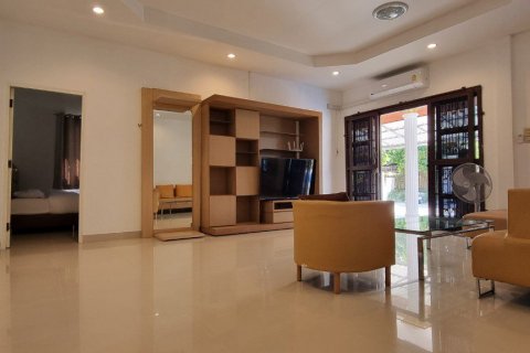 House in Bang Lamung, Thailand 4 bedrooms № 46307 - photo 6