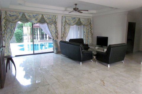 House in Pattaya, Thailand 4 bedrooms № 45430 - photo 16