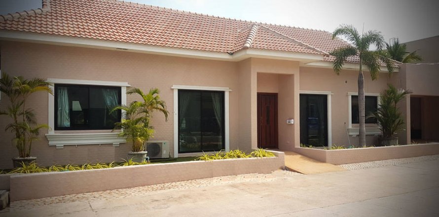 House in Pattaya, Thailand 3 bedrooms № 45530