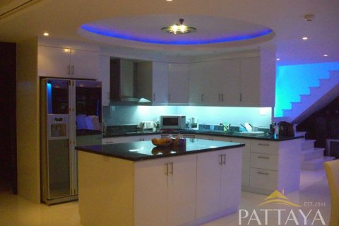 Condo on Jomtien Beach, Pattaya, Thailand, 2 bedrooms  № 45224 - photo 2