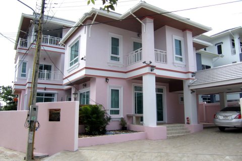 House on Jomtien Beach, Pattaya, Thailand 5 bedrooms № 45502 - photo 1