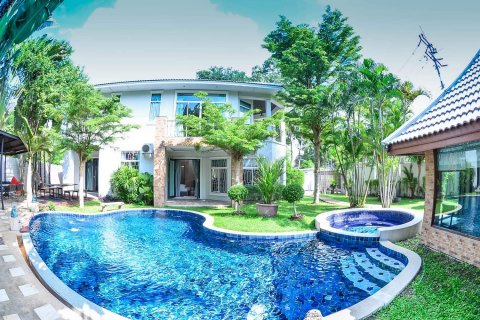 House in Pattaya, Thailand 7 bedrooms № 45488 - photo 16