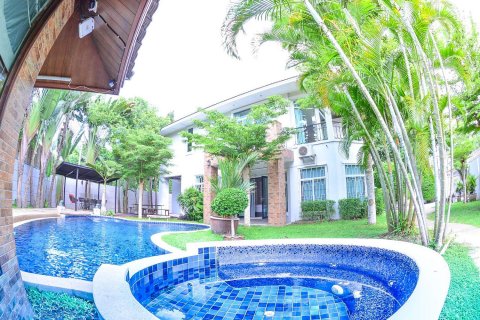 House in Pattaya, Thailand 7 bedrooms № 45488 - photo 15