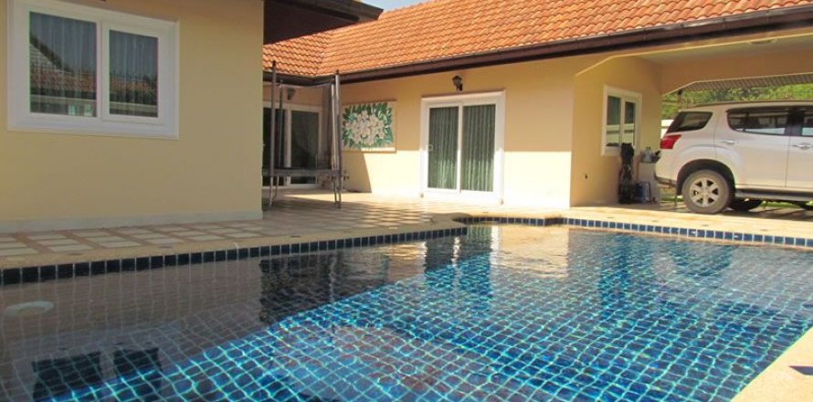 House in Pattaya, Thailand 4 bedrooms № 45512