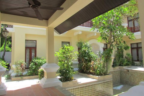 House in Pattaya, Thailand 5 bedrooms № 45552 - photo 1