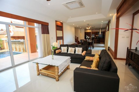 House in Pattaya, Thailand 5 bedrooms № 45506 - photo 5
