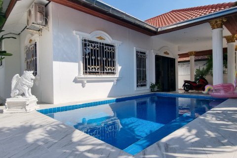 House in Bang Lamung, Thailand 4 bedrooms № 46307 - photo 2