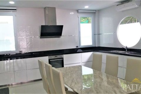 House in Pattaya, Thailand 5 bedrooms № 45475 - photo 11