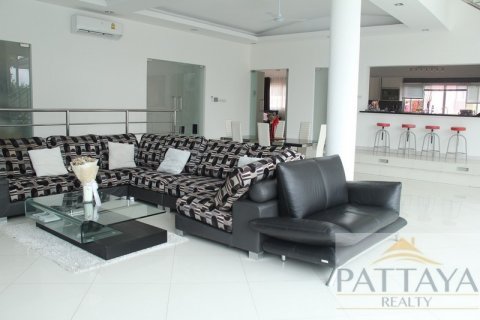 House in Pattaya, Thailand 4 bedrooms № 45519 - photo 8