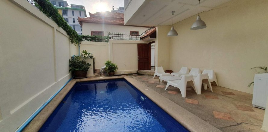 House in Pattaya, Thailand 4 bedrooms № 45537