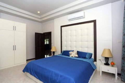 House in Pattaya, Thailand 4 bedrooms № 45461 - photo 9