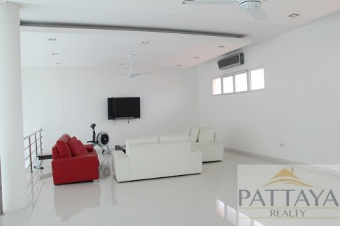 House in Pattaya, Thailand 4 bedrooms № 45519 - photo 1