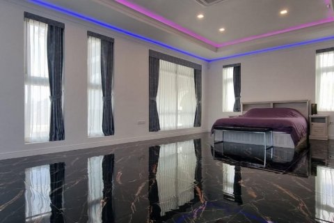 House in Bang Lamung, Thailand 4 bedrooms № 45880 - photo 20