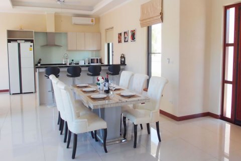 House in Pattaya, Thailand 4 bedrooms № 45518 - photo 11