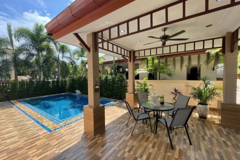 House in Pattaya, Thailand 4 bedrooms № 45489 - photo 2