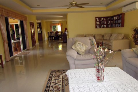 House in Pattaya, Thailand 4 bedrooms № 45500 - photo 15