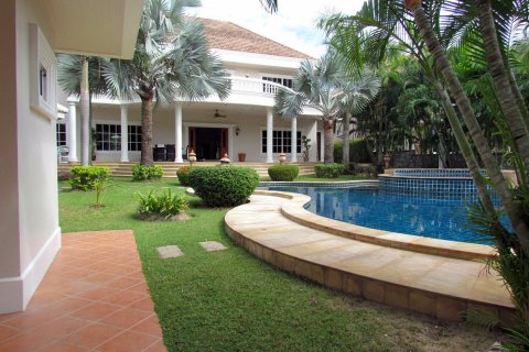 House in Pattaya, Thailand 3 bedrooms № 45435 - photo 2