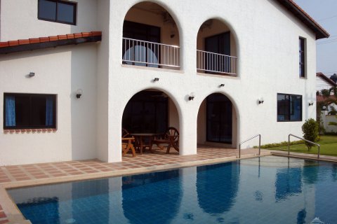 House in Pattaya, Thailand 5 bedrooms № 45493 - photo 6