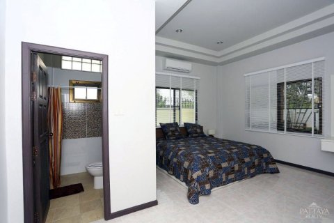 House in Pattaya, Thailand 4 bedrooms № 45461 - photo 16