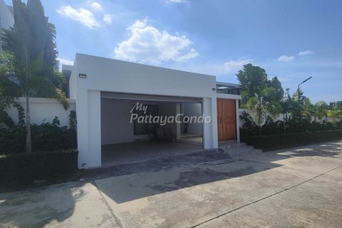 House in Pattaya, Thailand 3 bedrooms № 32544 - photo 1