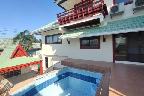 House in Bang Lamung, Thailand 4 bedrooms № 46197 - photo 3