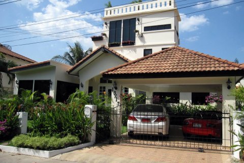 House in Pattaya, Thailand 4 bedrooms № 45550 - photo 1