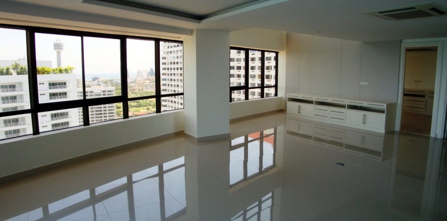 Condo on Jomtien Beach, Pattaya, Thailand, 3 bedrooms  № 45185