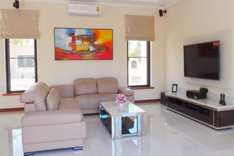 House in Pattaya, Thailand 4 bedrooms № 45518 - photo 13