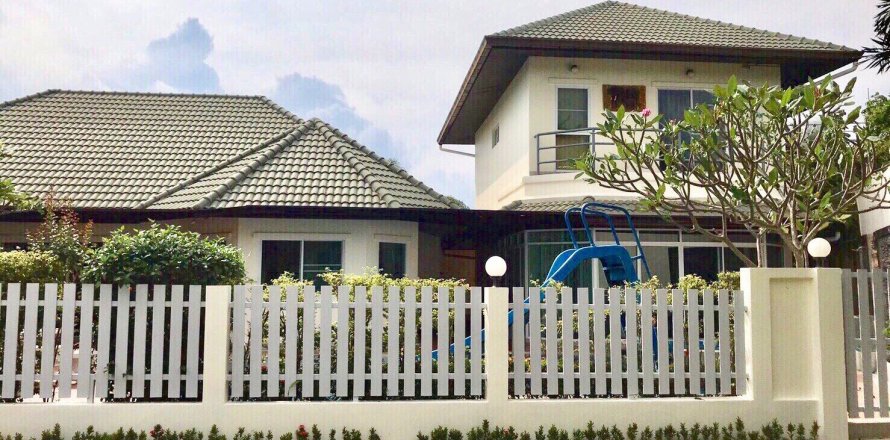 House in Pattaya, Thailand 5 bedrooms № 45542