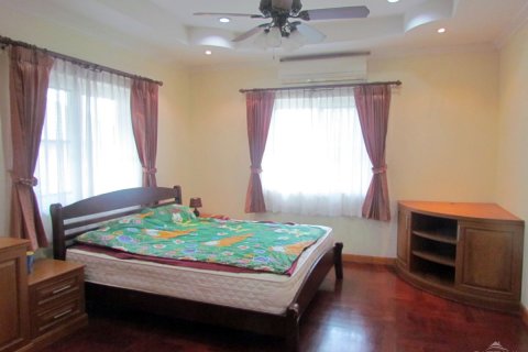 House in Pattaya, Thailand 4 bedrooms № 45516 - photo 16