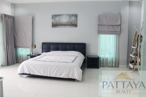 House in Pattaya, Thailand 4 bedrooms № 45519 - photo 25