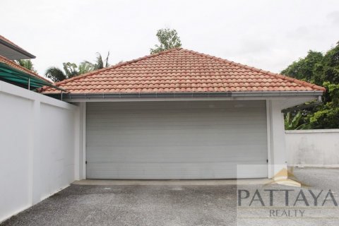 House in Pattaya, Thailand 4 bedrooms № 45519 - photo 18