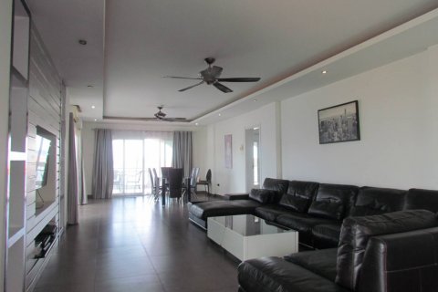 Condo in Pattaya, Thailand, 2 bedrooms  № 45158 - photo 2