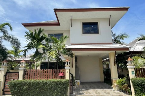 House in Pattaya, Thailand 4 bedrooms № 45489 - photo 1