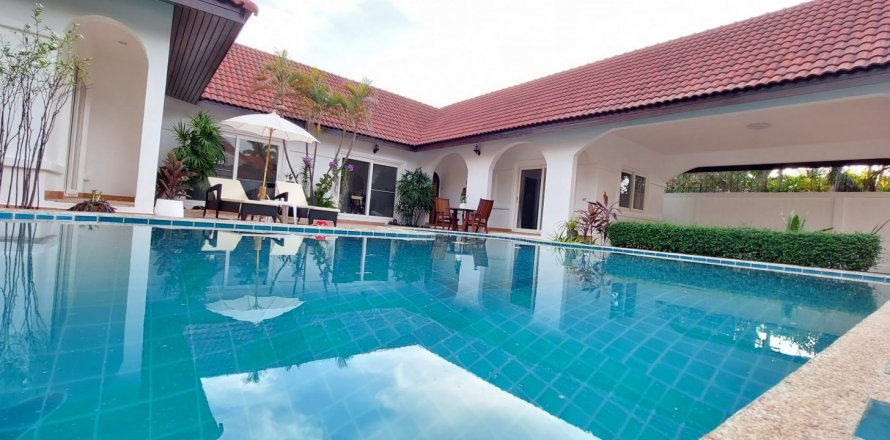 House in Pattaya, Thailand 4 bedrooms № 46179