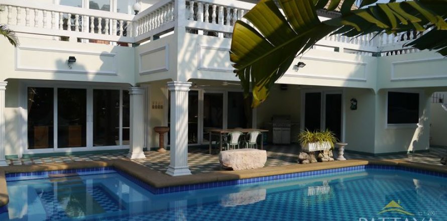 House in Pattaya, Thailand 4 bedrooms № 45434