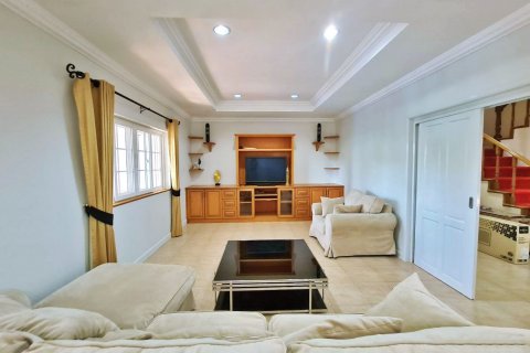 House in Bang Lamung, Thailand 6 bedrooms № 47152 - photo 6