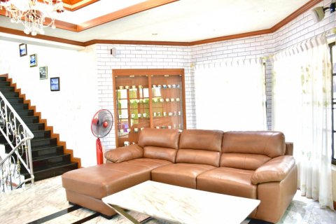 Villa in Hua Hin, Thailand 5 bedrooms № 47168 - photo 2