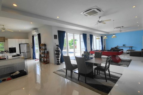 Villa in Hua Hin, Thailand 3 bedrooms № 46911 - photo 9