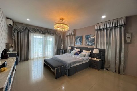 Villa in Pattaya, Thailand 6 bedrooms № 47070 - photo 3