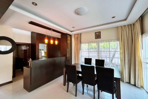 House in Bang Lamung, Thailand 3 bedrooms № 47090 - photo 6