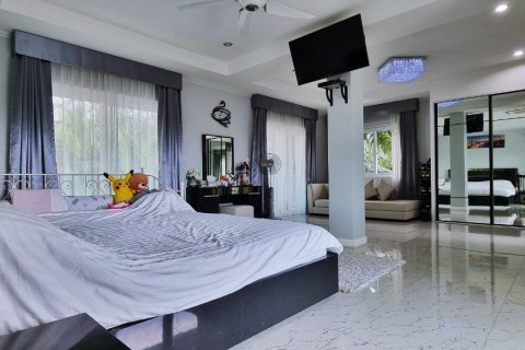 House in Bang Lamung, Thailand 6 bedrooms № 47120 - photo 17