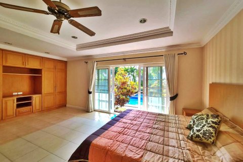 House in Bang Lamung, Thailand 6 bedrooms № 47152 - photo 17