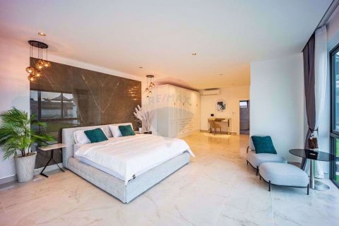 House in Pattaya, Thailand 8 bedrooms № 47191 - photo 7